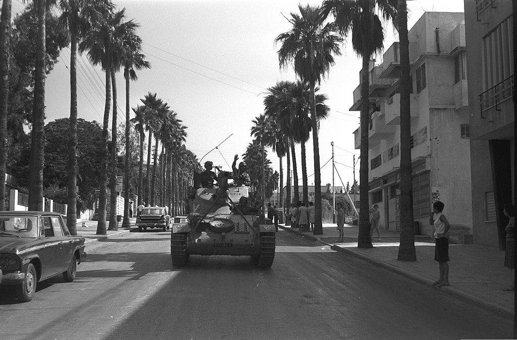 1024Px-Israeli Tanks Passing Through Tiberias On Their Way Into Action On The Syrian Border. June 1967. D327-094