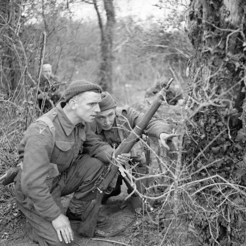 File:A patrol from the 2nd Royal Inniskilling Fusiliers at Anzio, Italy, March 1944. NA13224.jpg