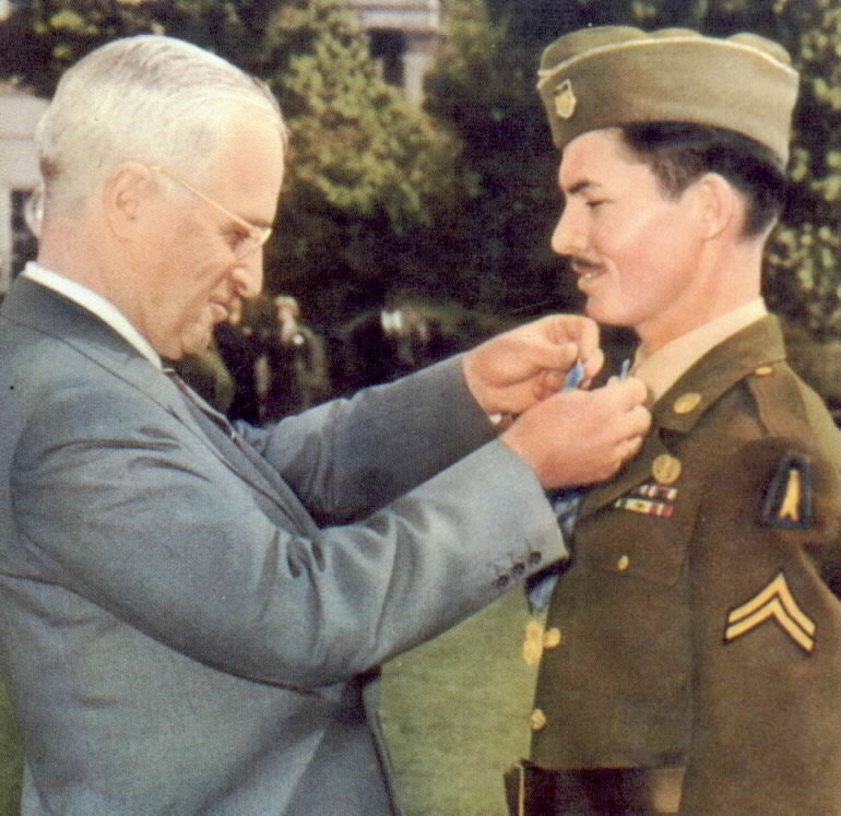 File:Desmond Doss CMH award.jpg