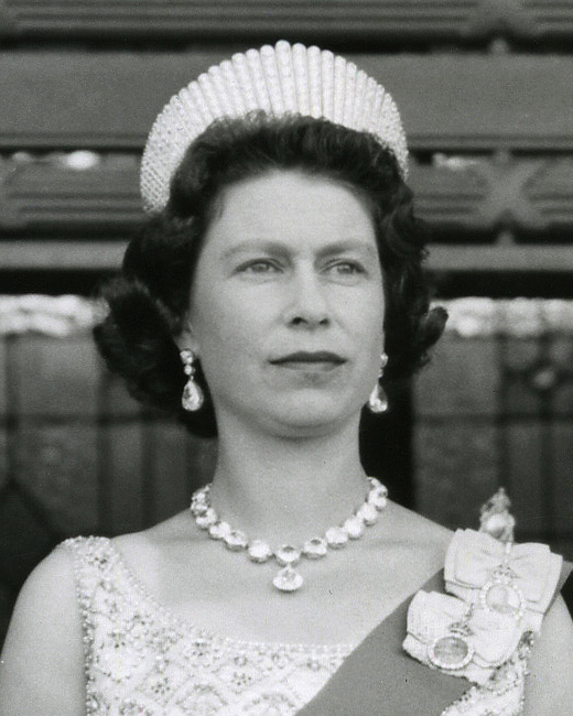 File:Queen Elizabeth II 1963.jpg