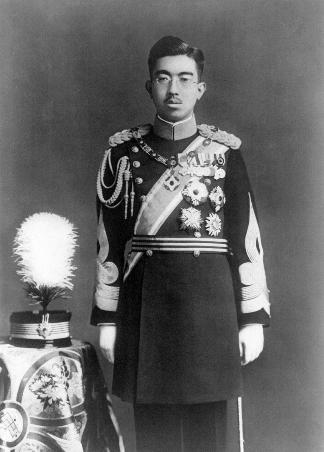 File:Hirohito in dress uniform.jpg