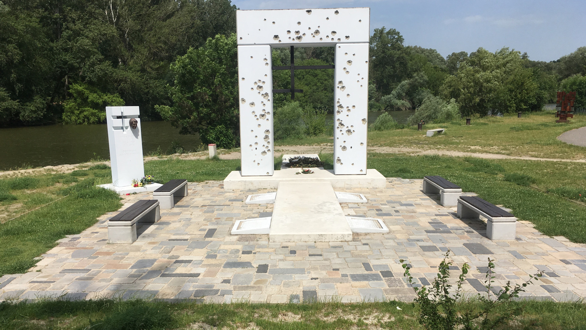 File:Iron Curtain memorial at Devin, Slovakia.jpg