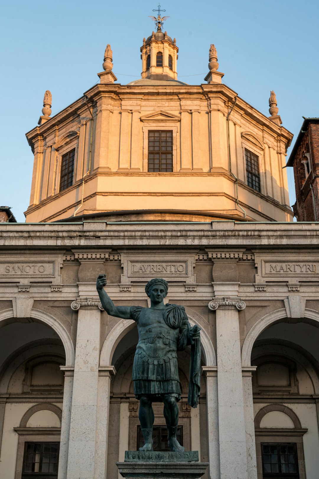 a statue of a man in front of a building