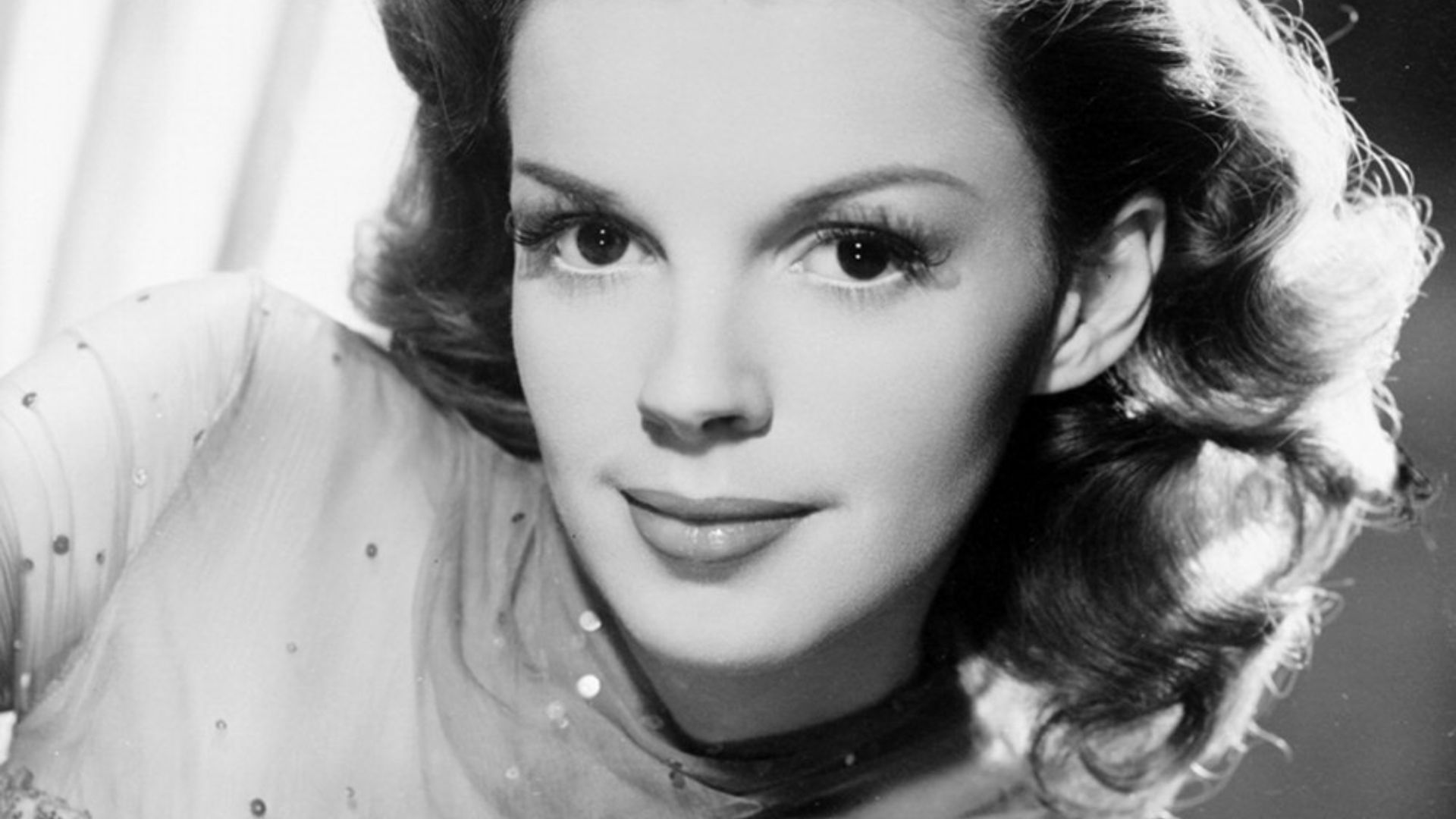 File:Judy Garland The Harvey Girls MGM Publicity still.jpeg