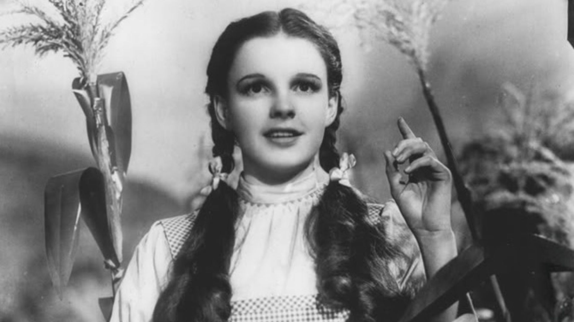 File:The Wizard of Oz Judy Garland 1939.jpg