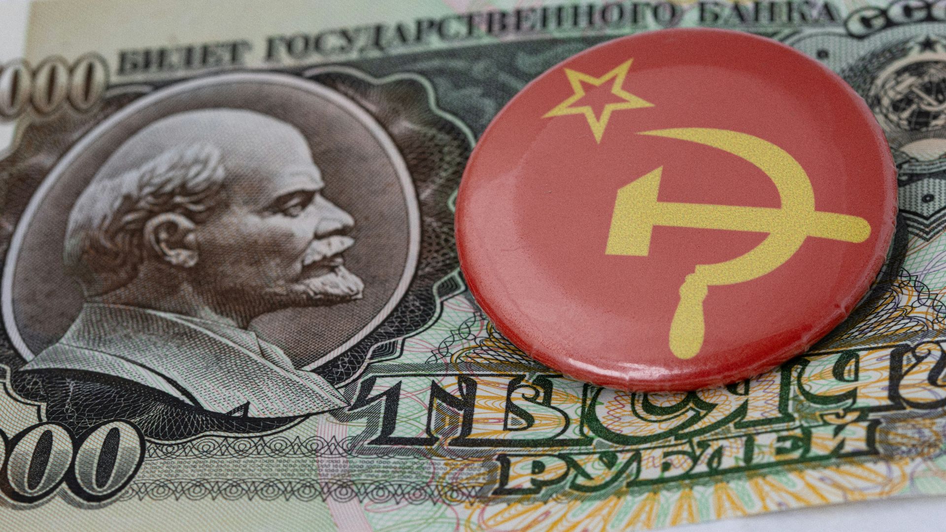 a button with a picture of a communist dictator on it