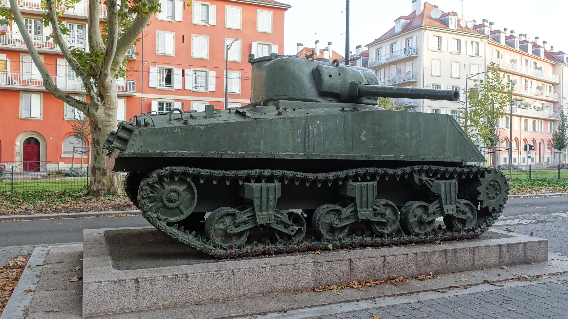 File:WW2 tank @ Strasbourg (30606945197).jpg