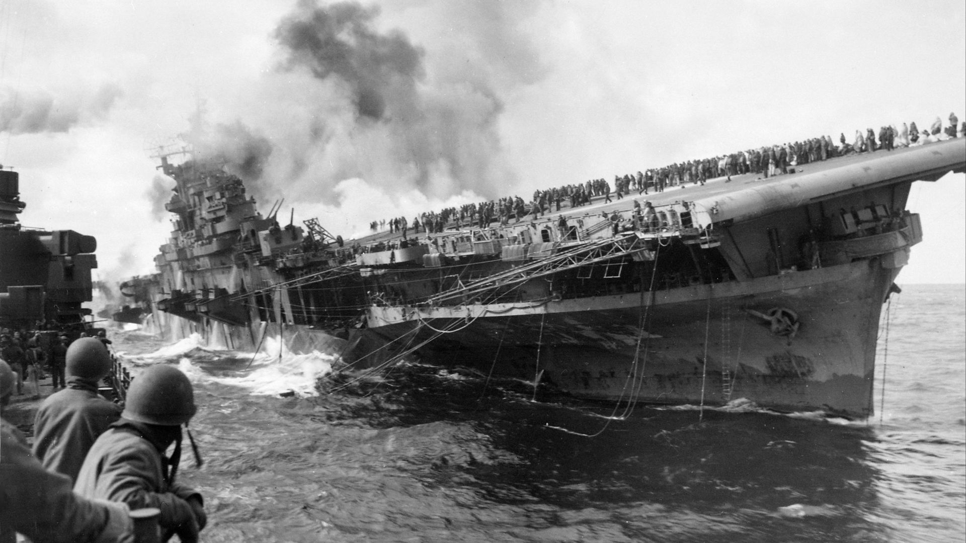 File:Attack on carrier USS Franklin 19 March 1945.jpg