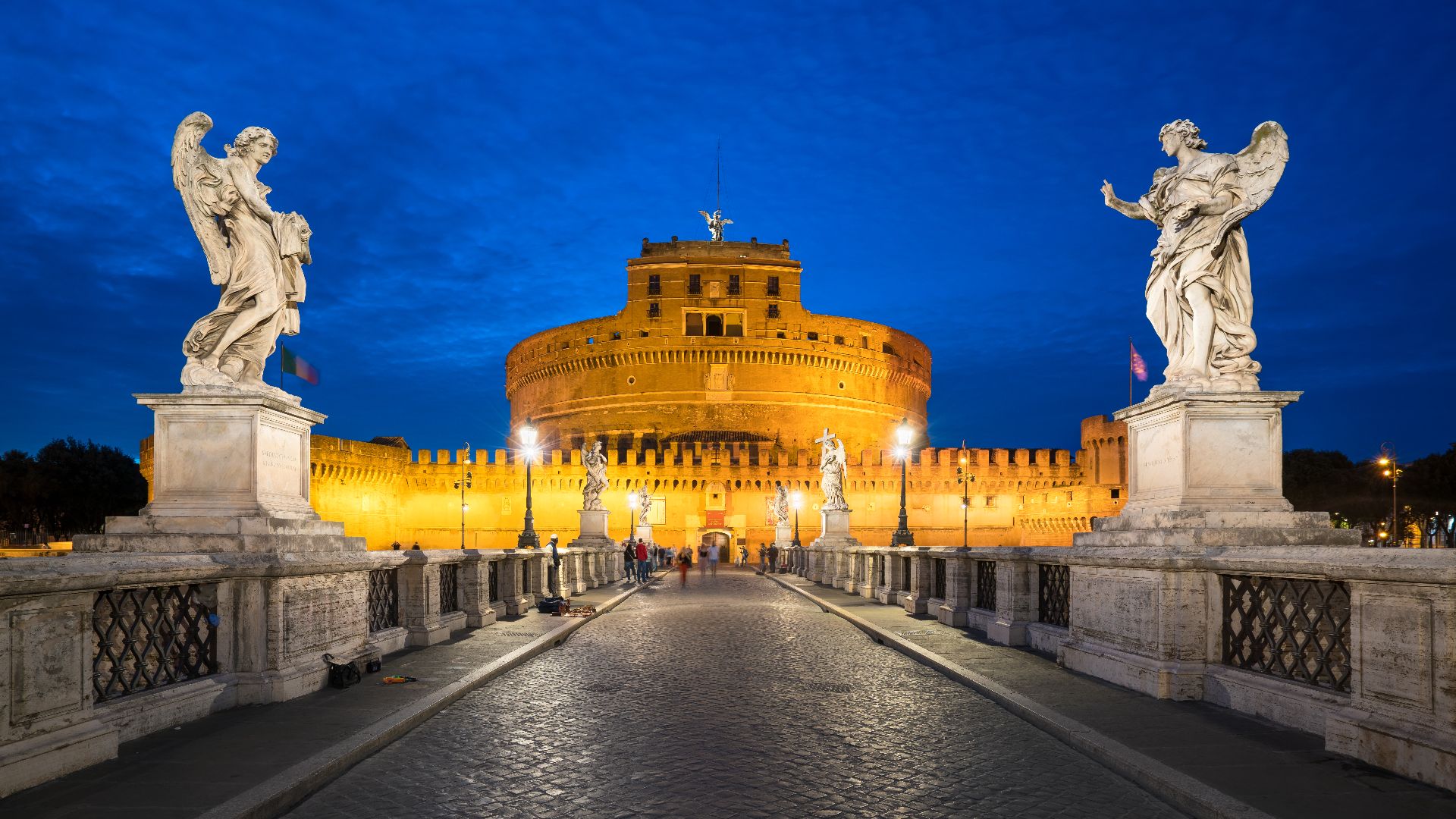 File:Engelsburg und Engelsbrücke abends.jpg