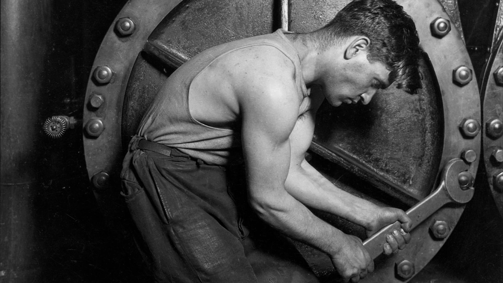 File:Lewis Hine Power house mechanic working on steam pump.jpg