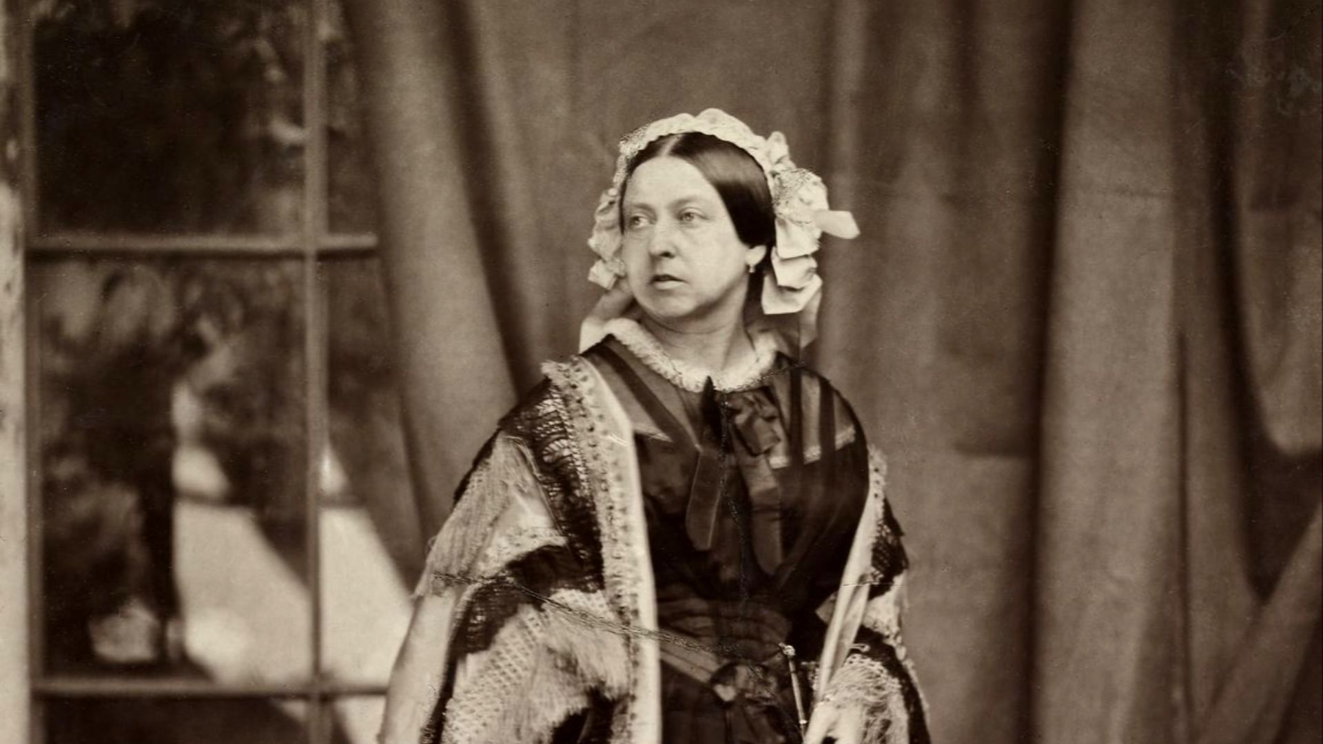 File:Queen Victoria by JJE Mayall, 1860.png