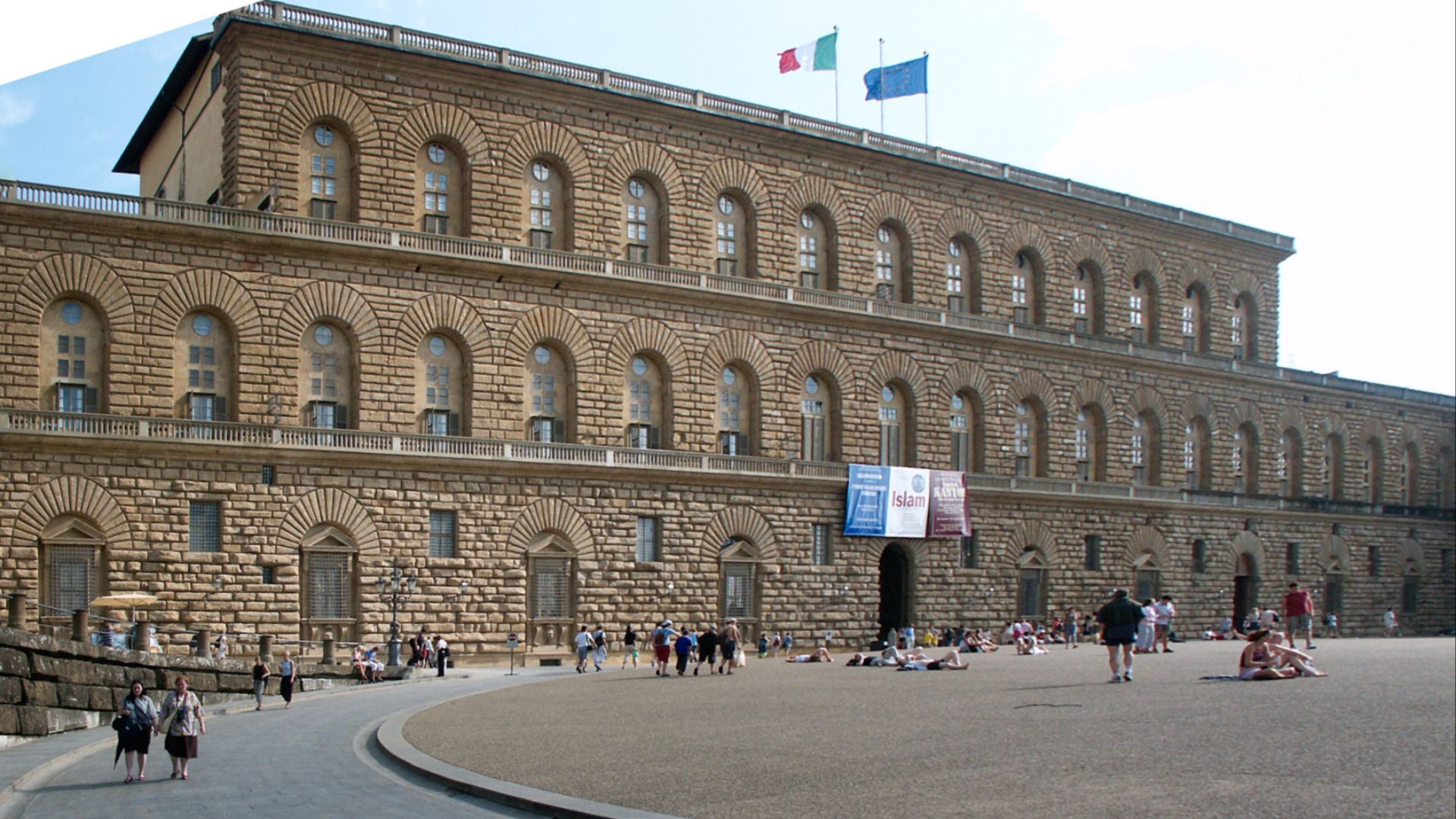 File:Florence-PalaisPitti.jpg