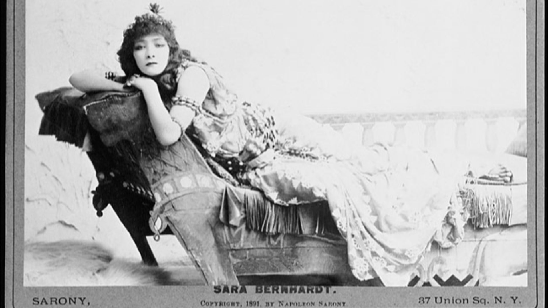 File:Sarah Bernhardt as Cleopatra 1891.jpeg