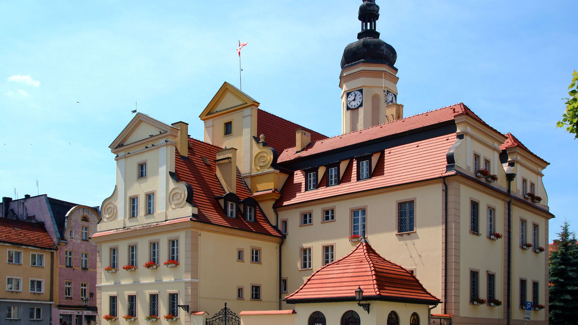 File:Wołów ratusz.JPG