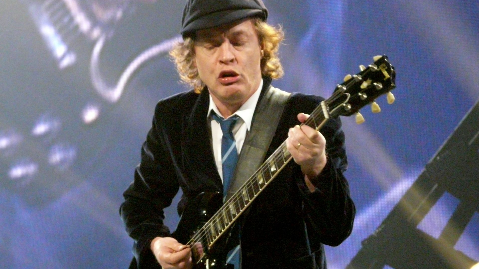File:AngusYoung.JPG