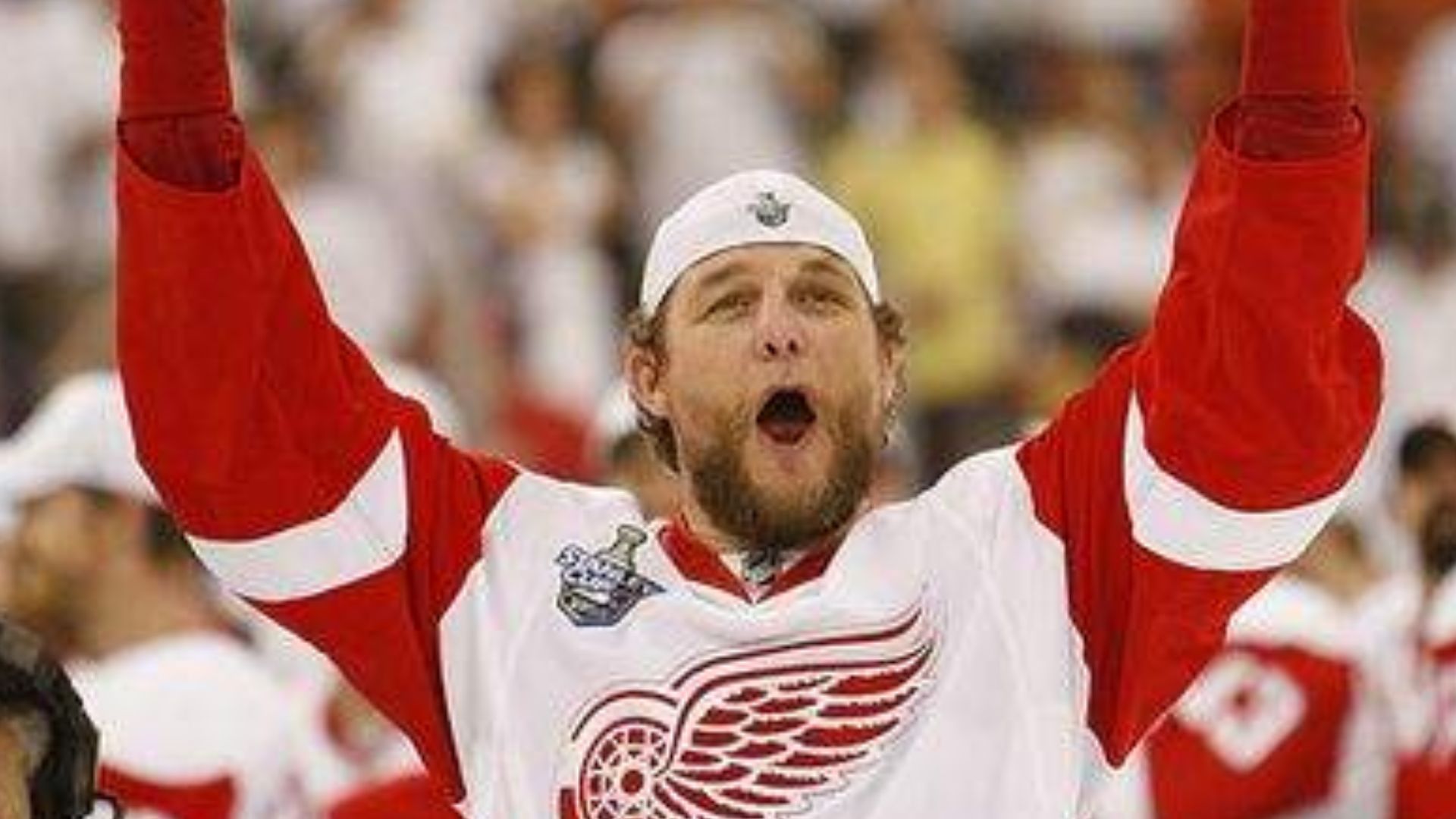 File:Darren McCarty with the Stanley Cup - 2002.jpg