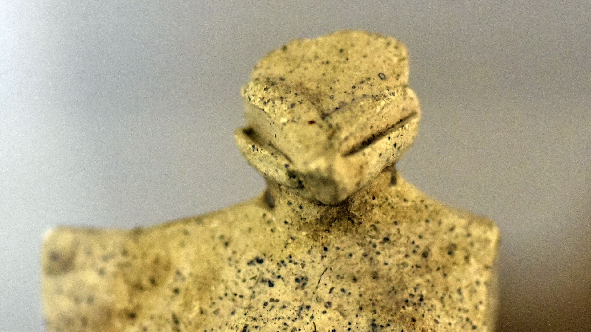 File:Fragment of a lizard-headed clay figurine. From Uruk (Warka), Iraq. Ubaid period, 5800-4000 BCE. Sulaymaniyah Museum, Iraq.jpg