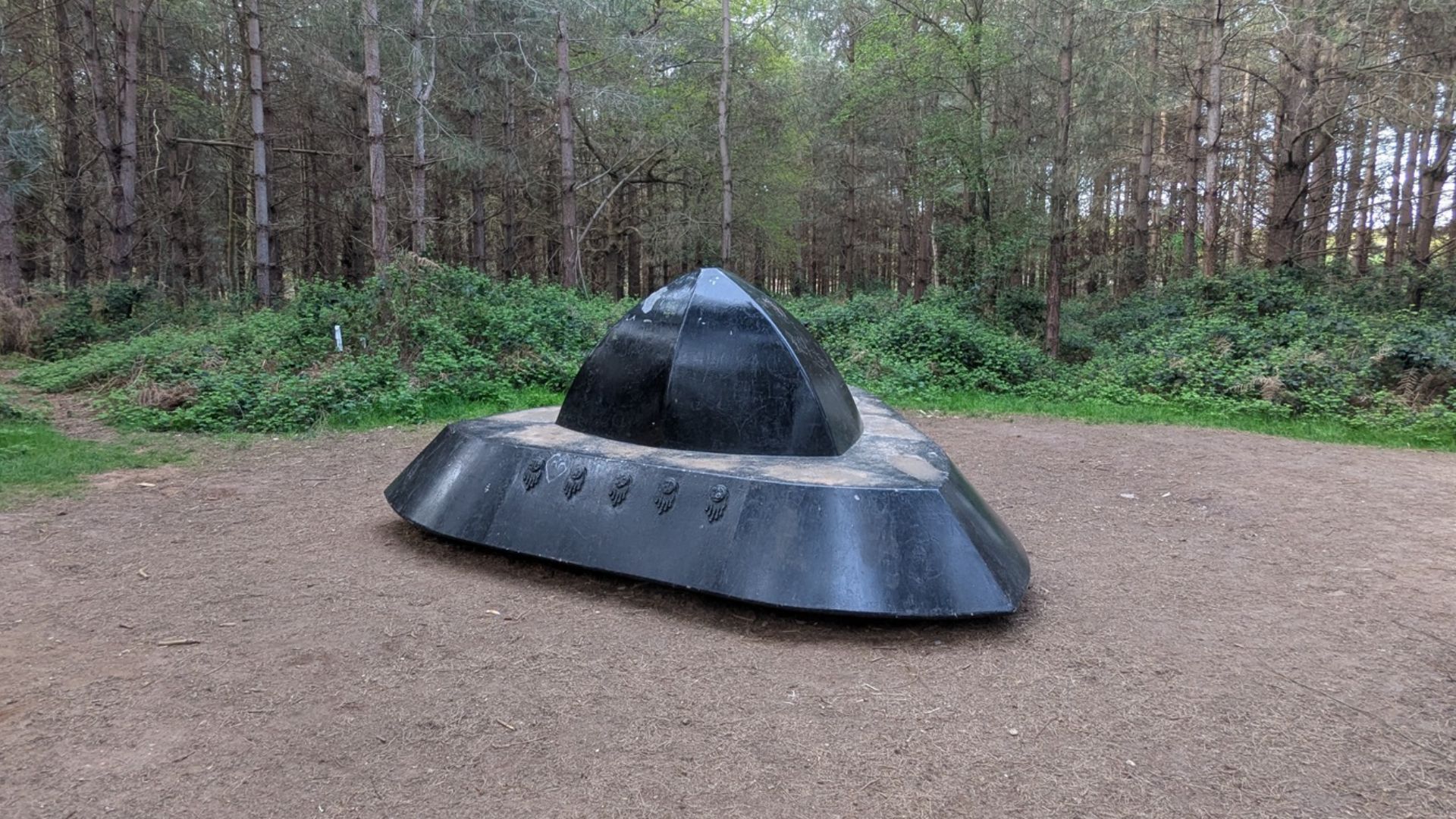 File:Rendlesham Forest UFO Sculpture - geograph.org.uk - 8120767.jpg
