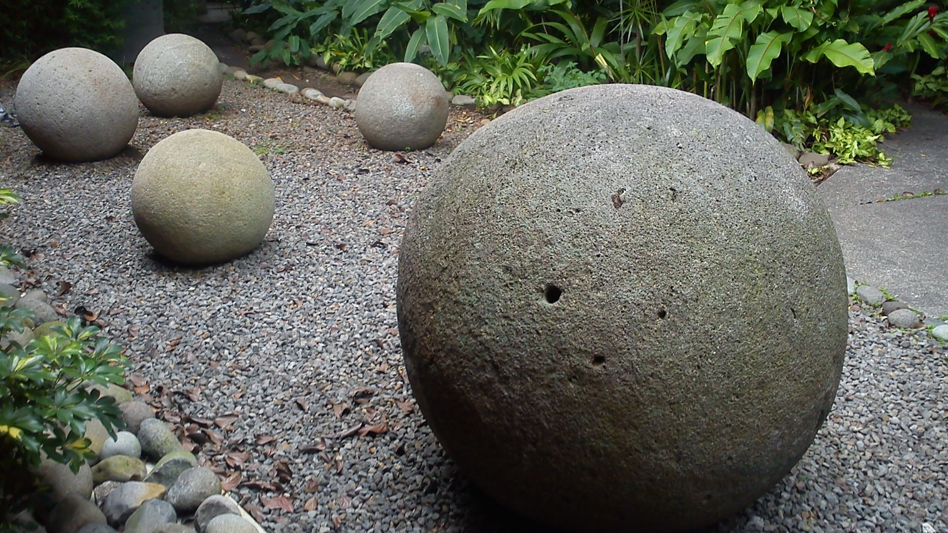File:Stone spheres of Costa Rica. Museo Nacional.jpg