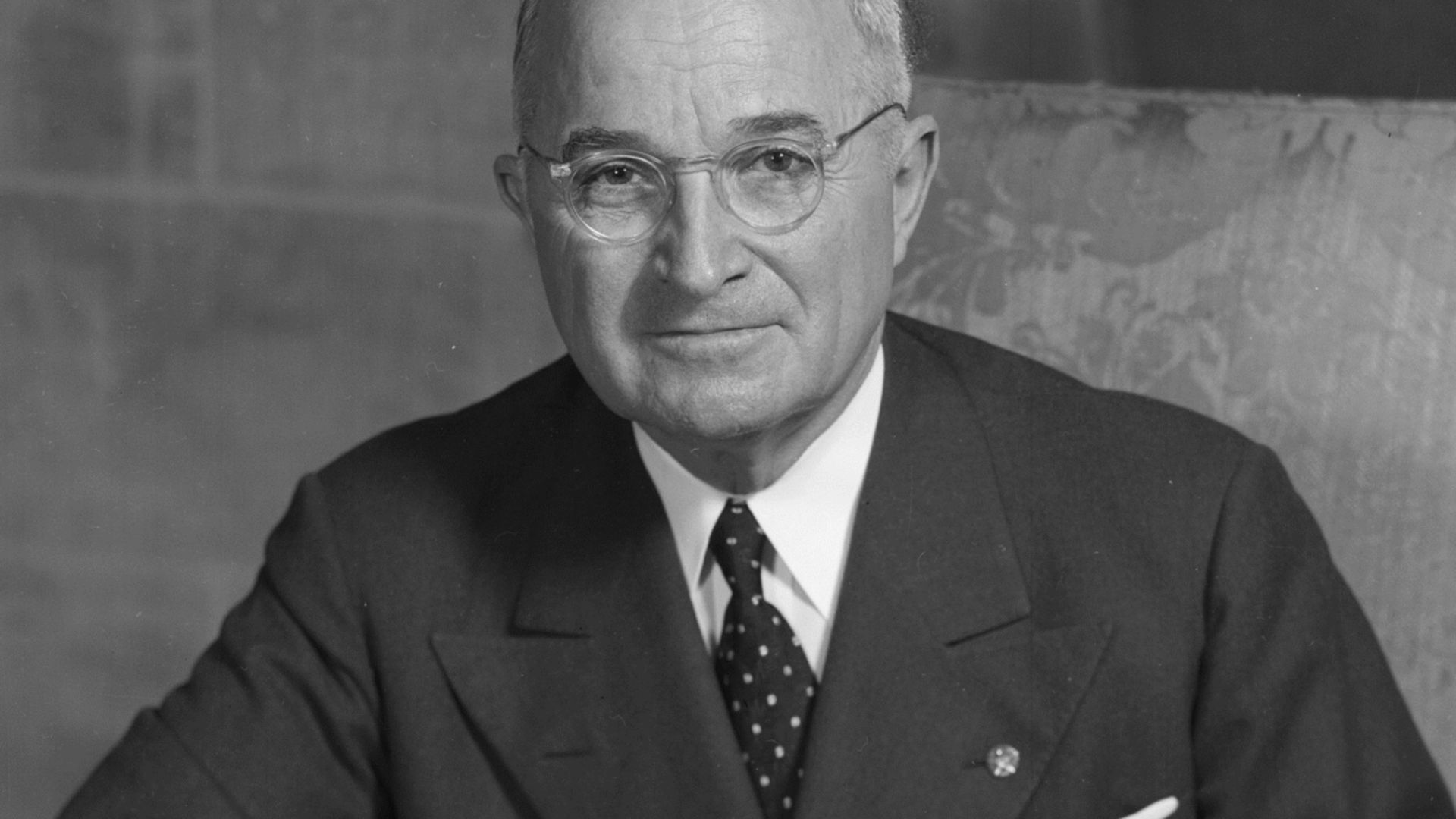 File:Harry S Truman - NARA - 530677 (2).jpg