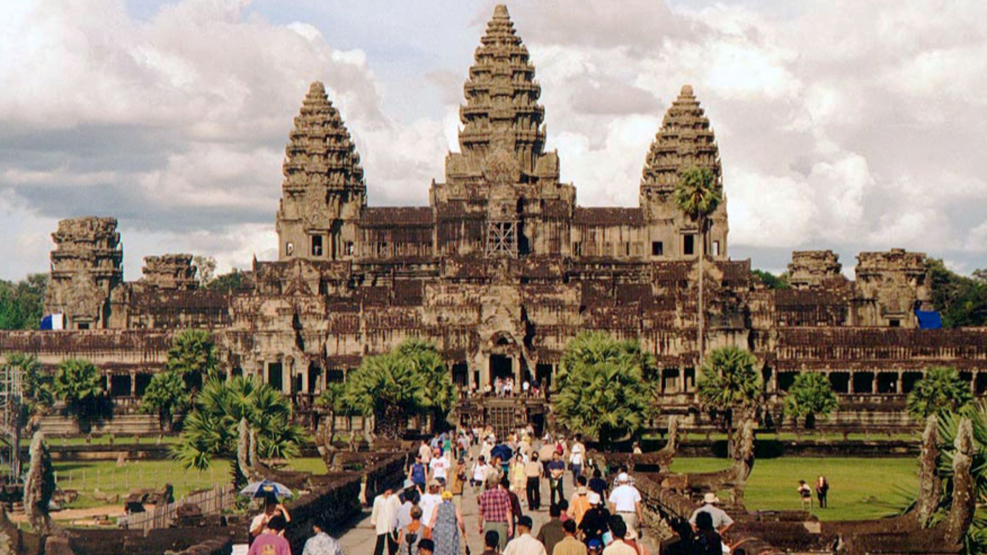 File:Angkor Wat W-Seite.jpg