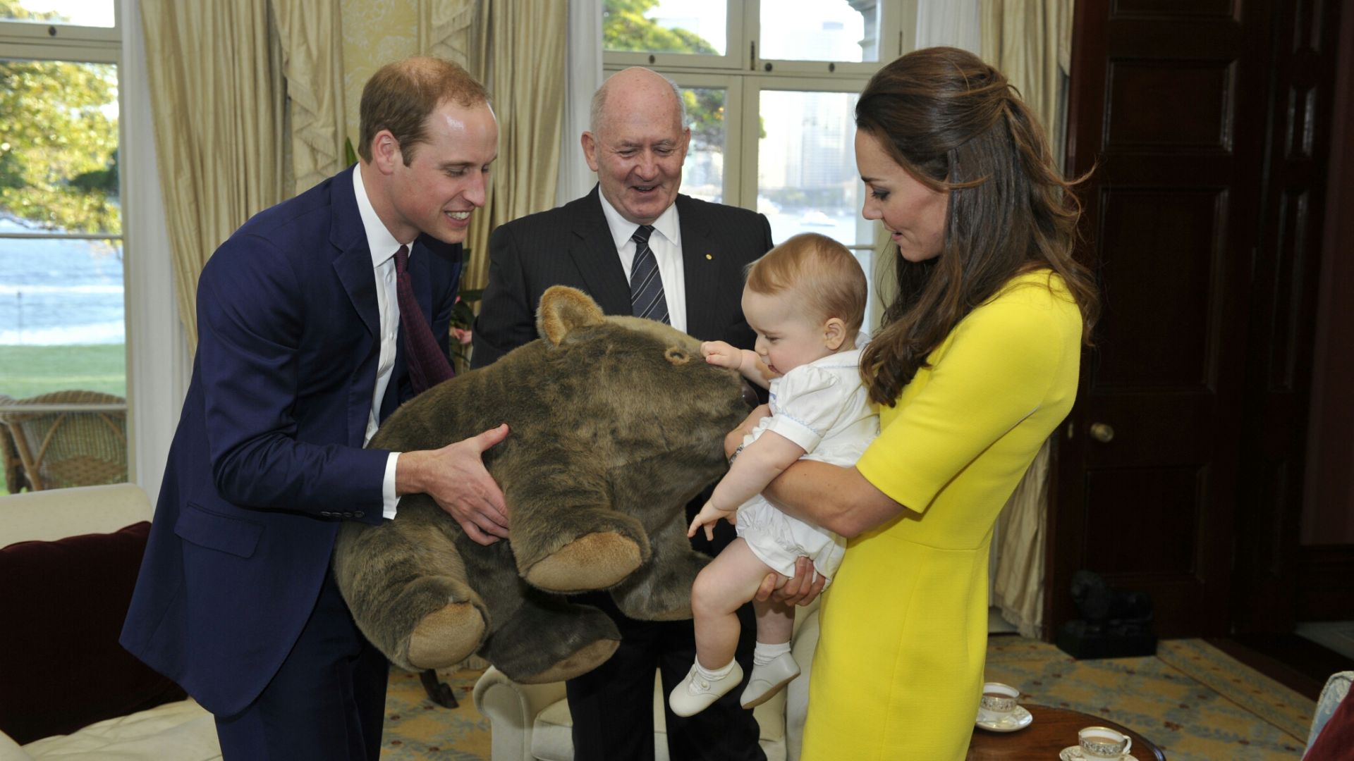 File:Prince William, Catherine, Prince George and Peter Cosgrove.jpg