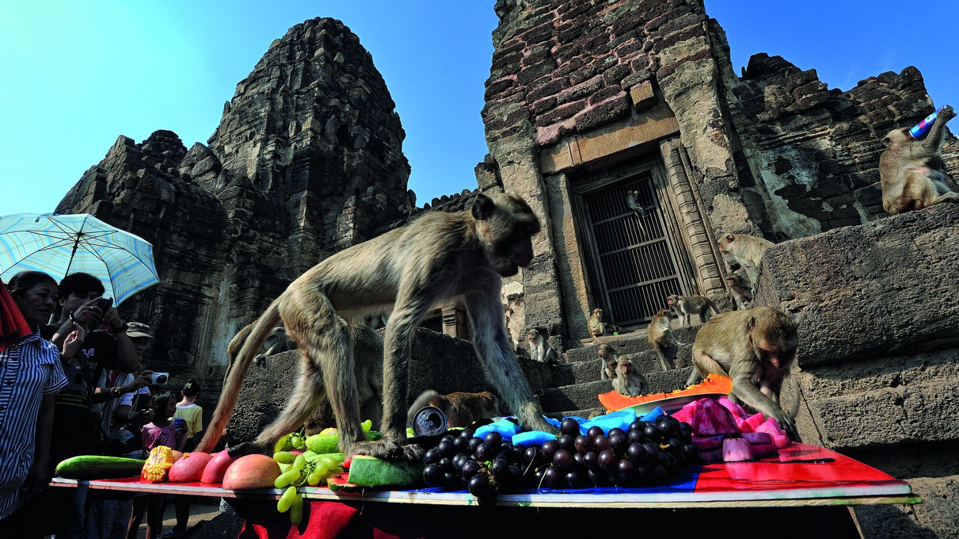 File:Lopburi Prang Sam Yot 2.jpg