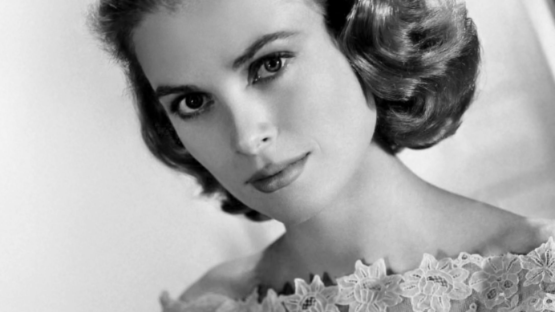 File:Grace Kelly MGM photo.jpg