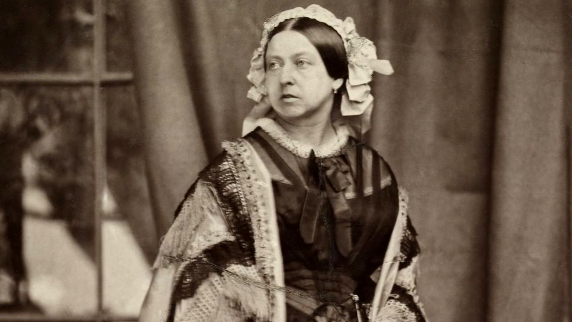 File:Queen Victoria by JJE Mayall, 1860.png