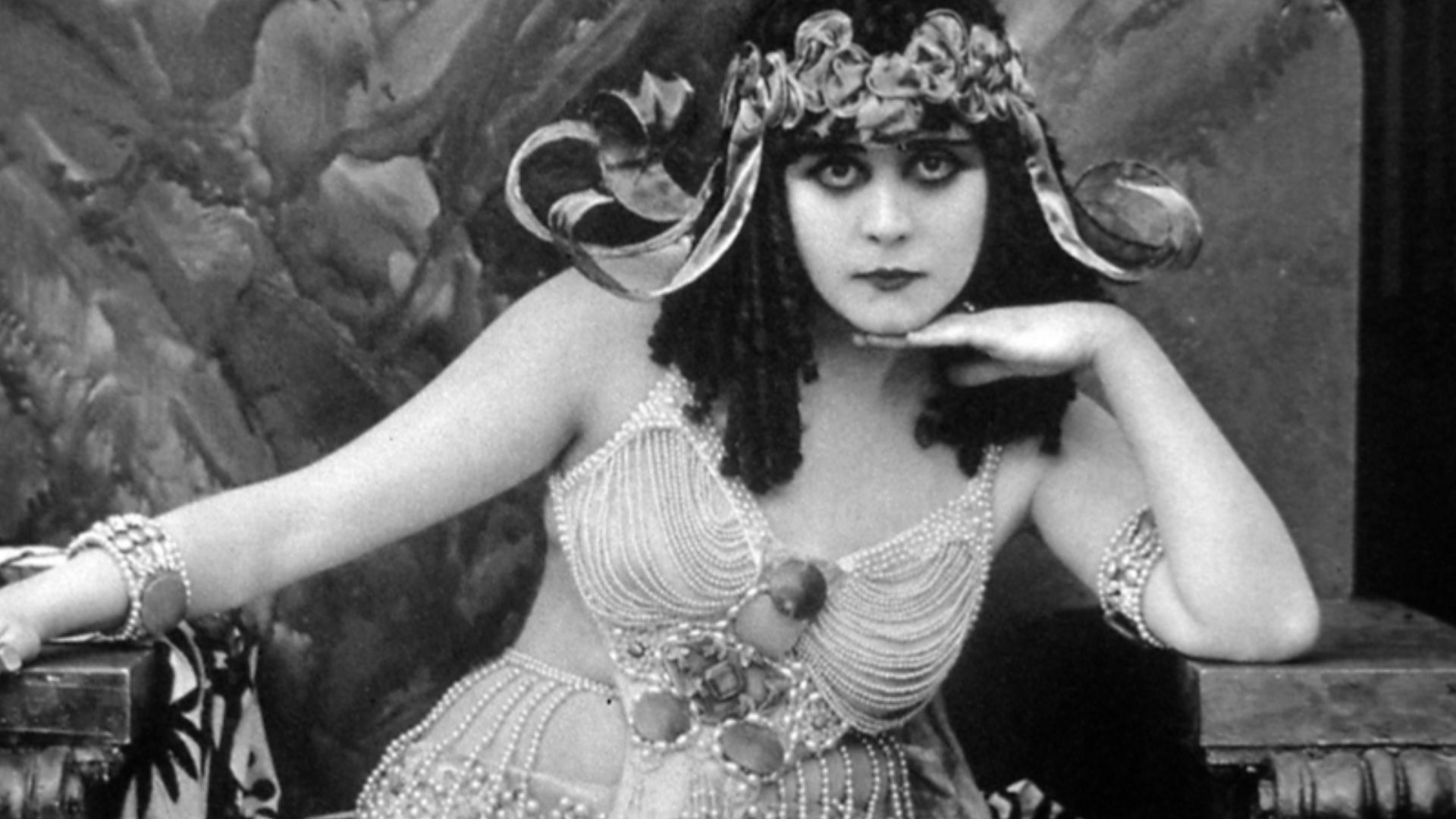 File:Theda-bara-cleopatra.jpg