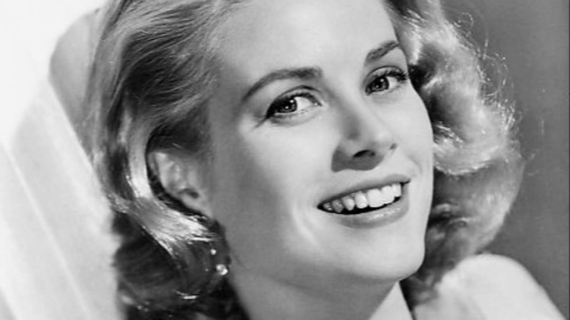 File:Grace Kelly 1956.jpg