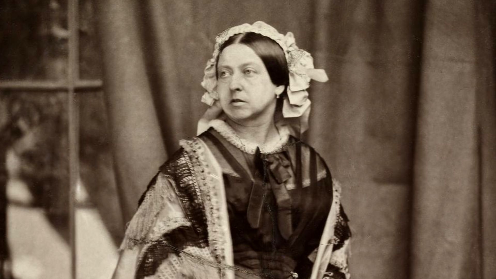 File:Queen Victoria by JJE Mayall, 1860.png