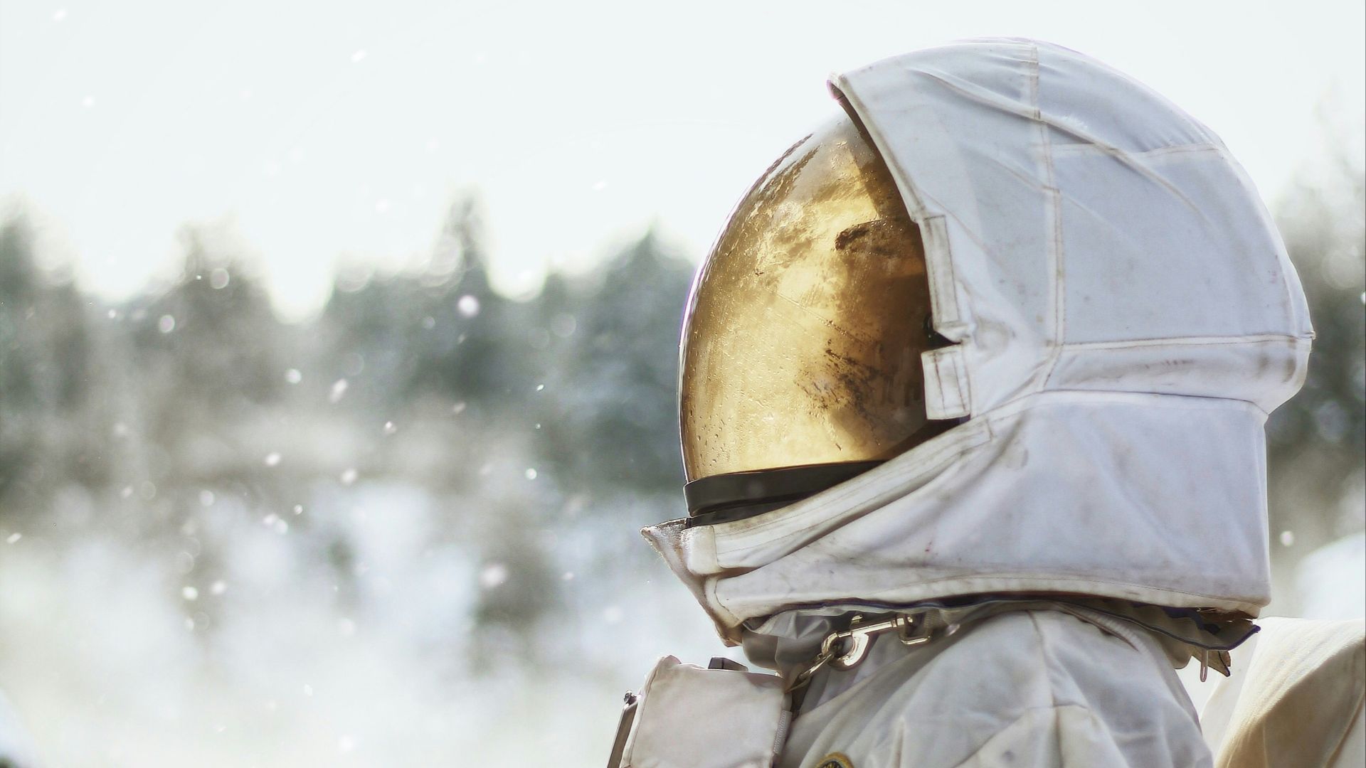 astronaut with white background