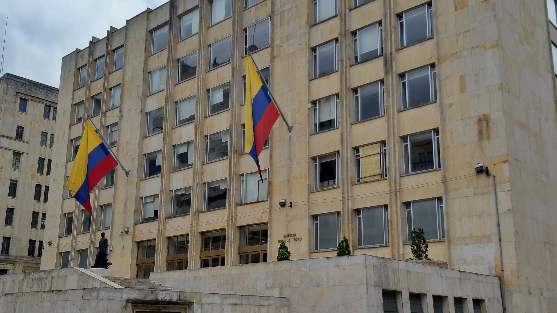 File:Edificio Manuel Murillo Toro - Bogotá.jpg