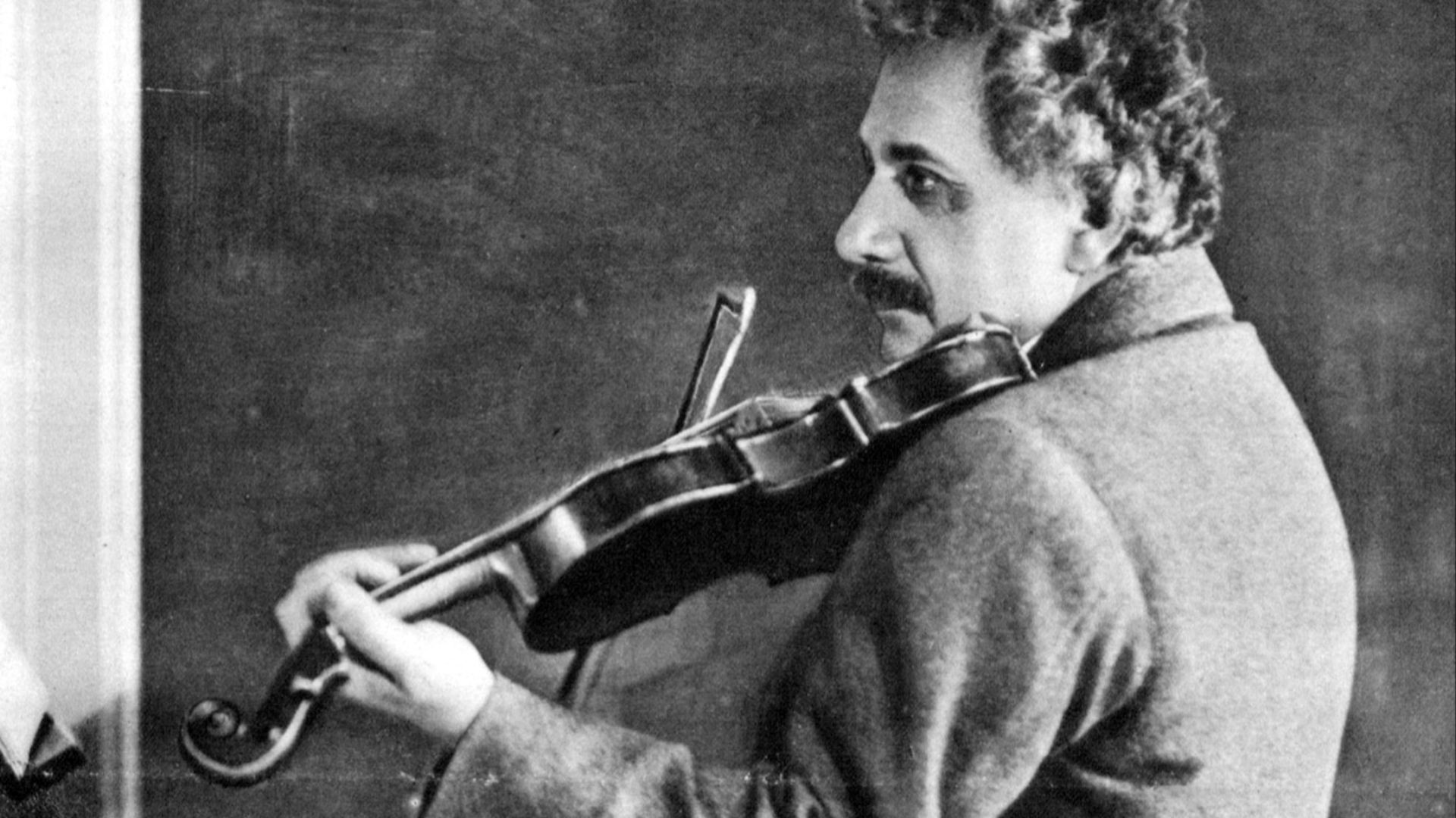 File:Wanda von Debschitz-Kunowski Albert Einstein beim Geigenspiel 1927.jpg