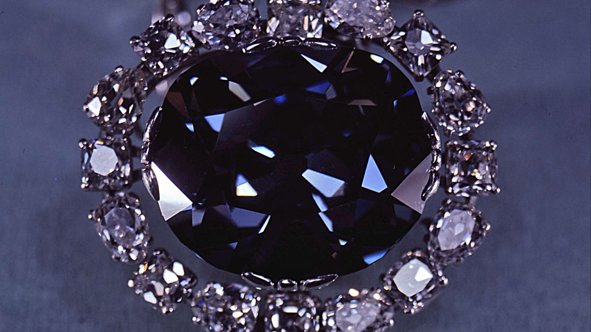 File:The Hope Diamond - SIA.jpg
