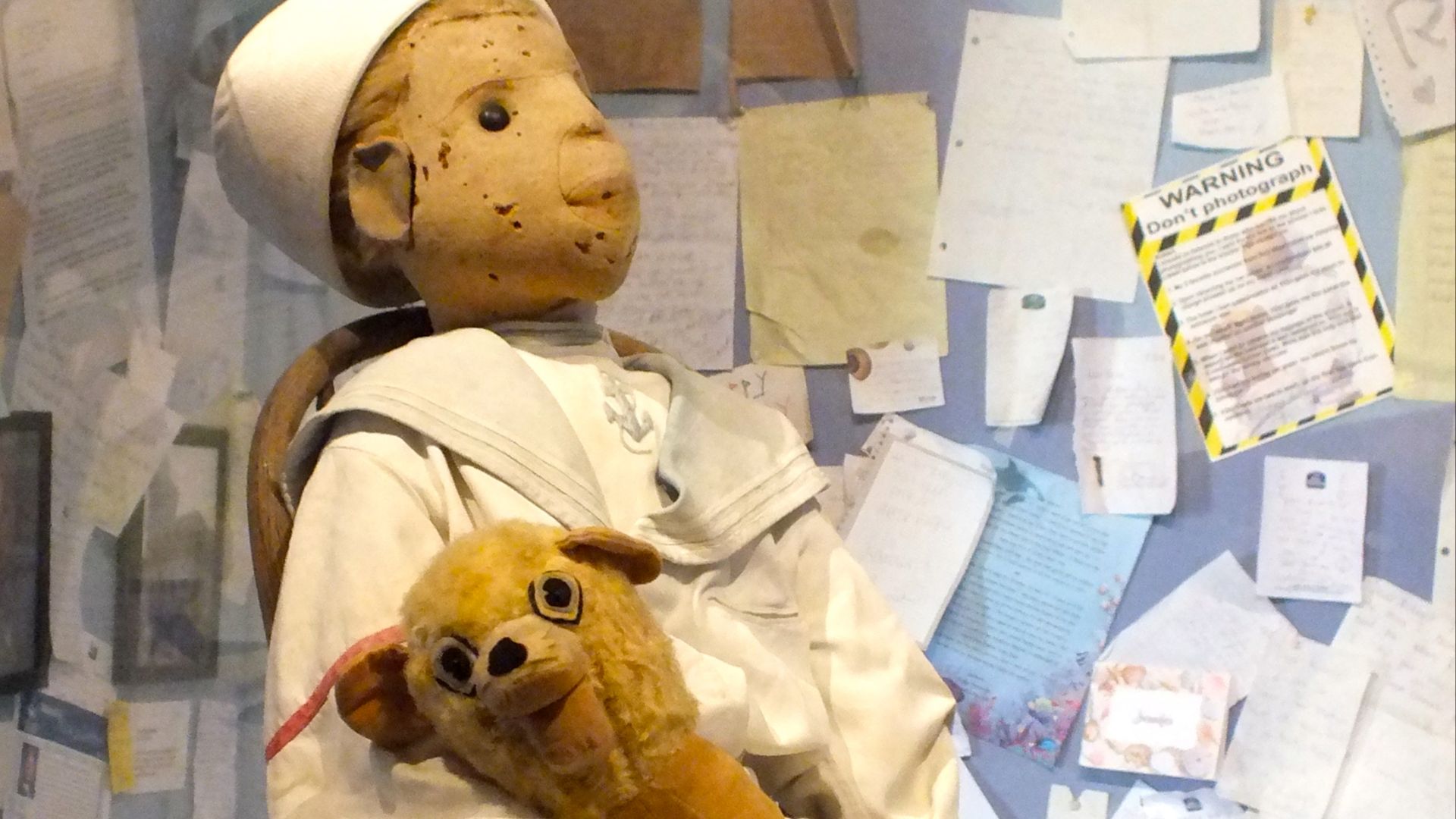 File:Robert The Doll (5999680656).jpg