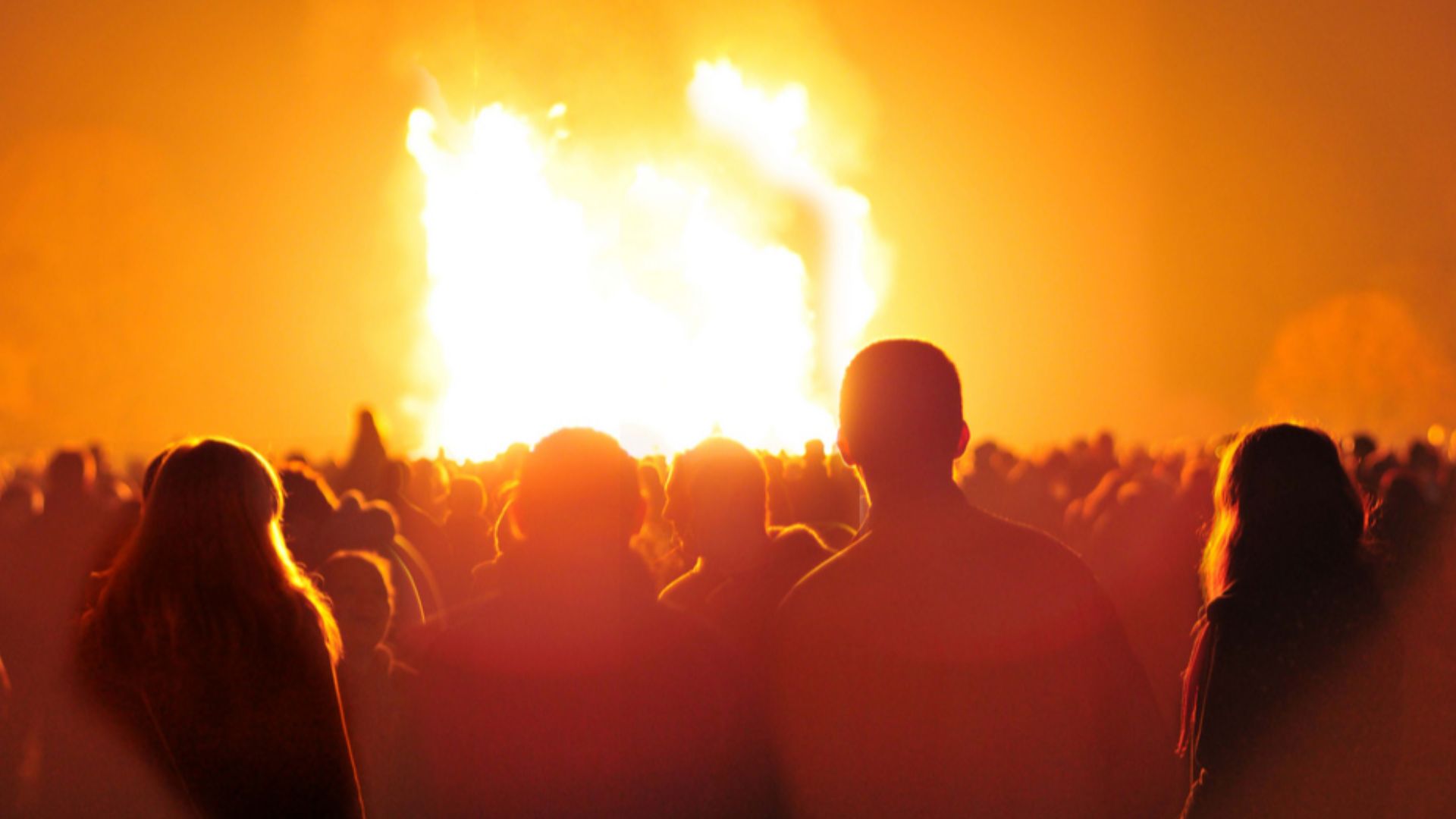 File:6 november bonfire from flickr user sjnikon.jpg