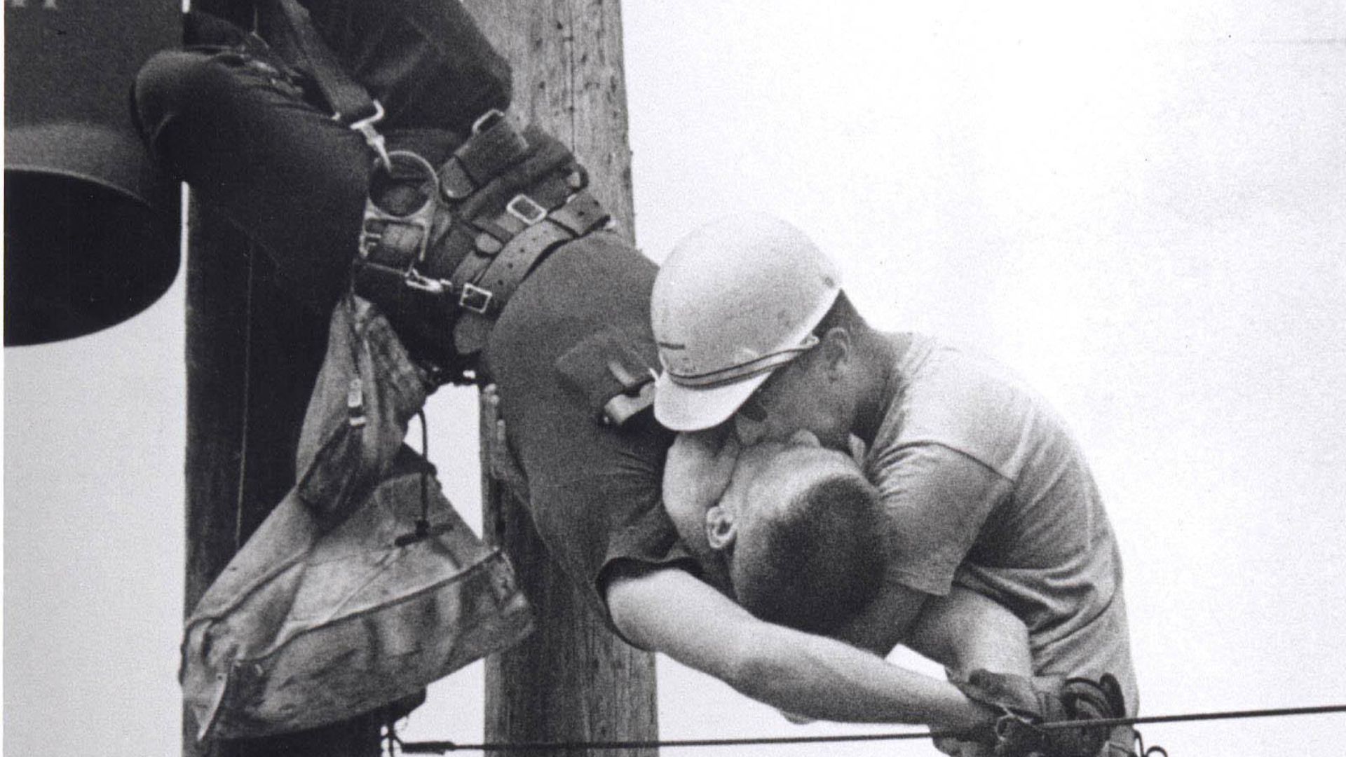 File:Kiss of Life by Rocco Morabito.jpg