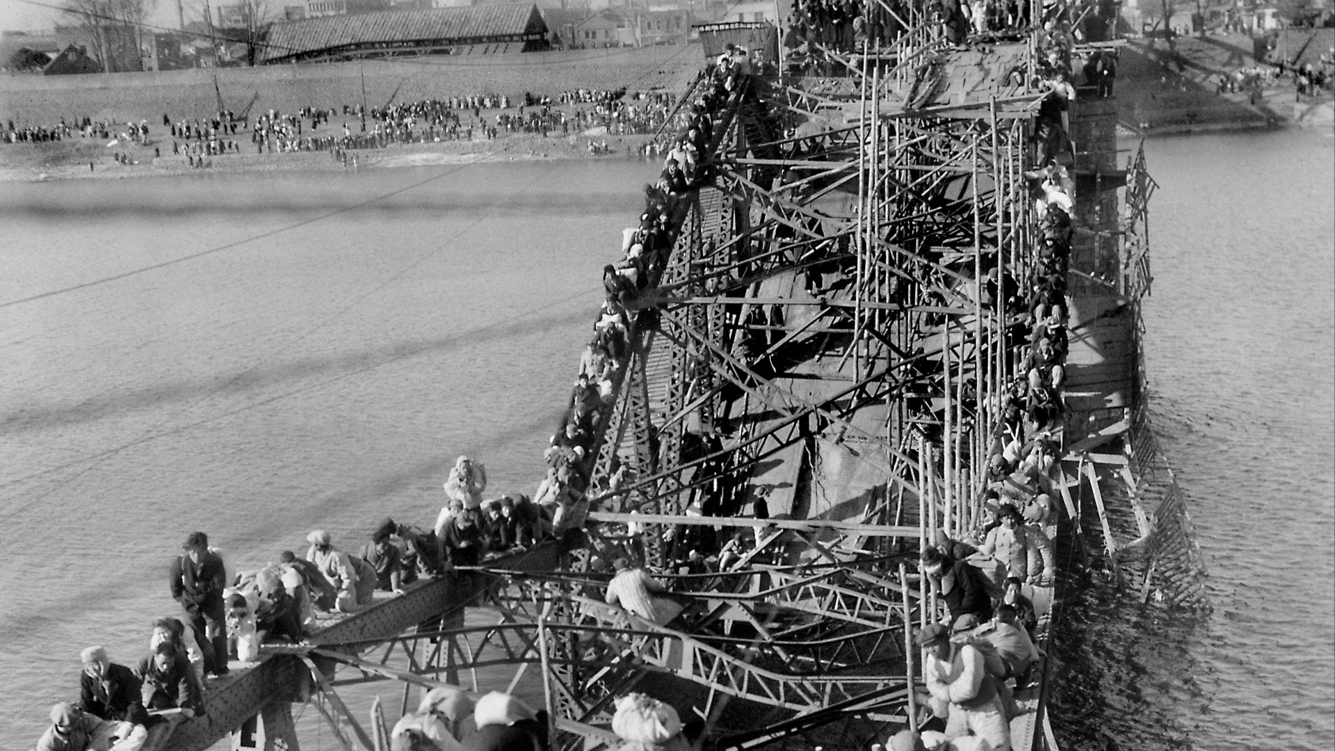 File:Max Desfor - Flight of Refugees Across Wrecked Bridge in Korea.jpg