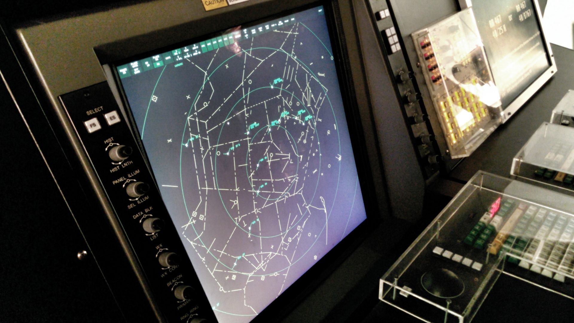File:Radar monitoring current Dulles air traffic (11139815845).jpg