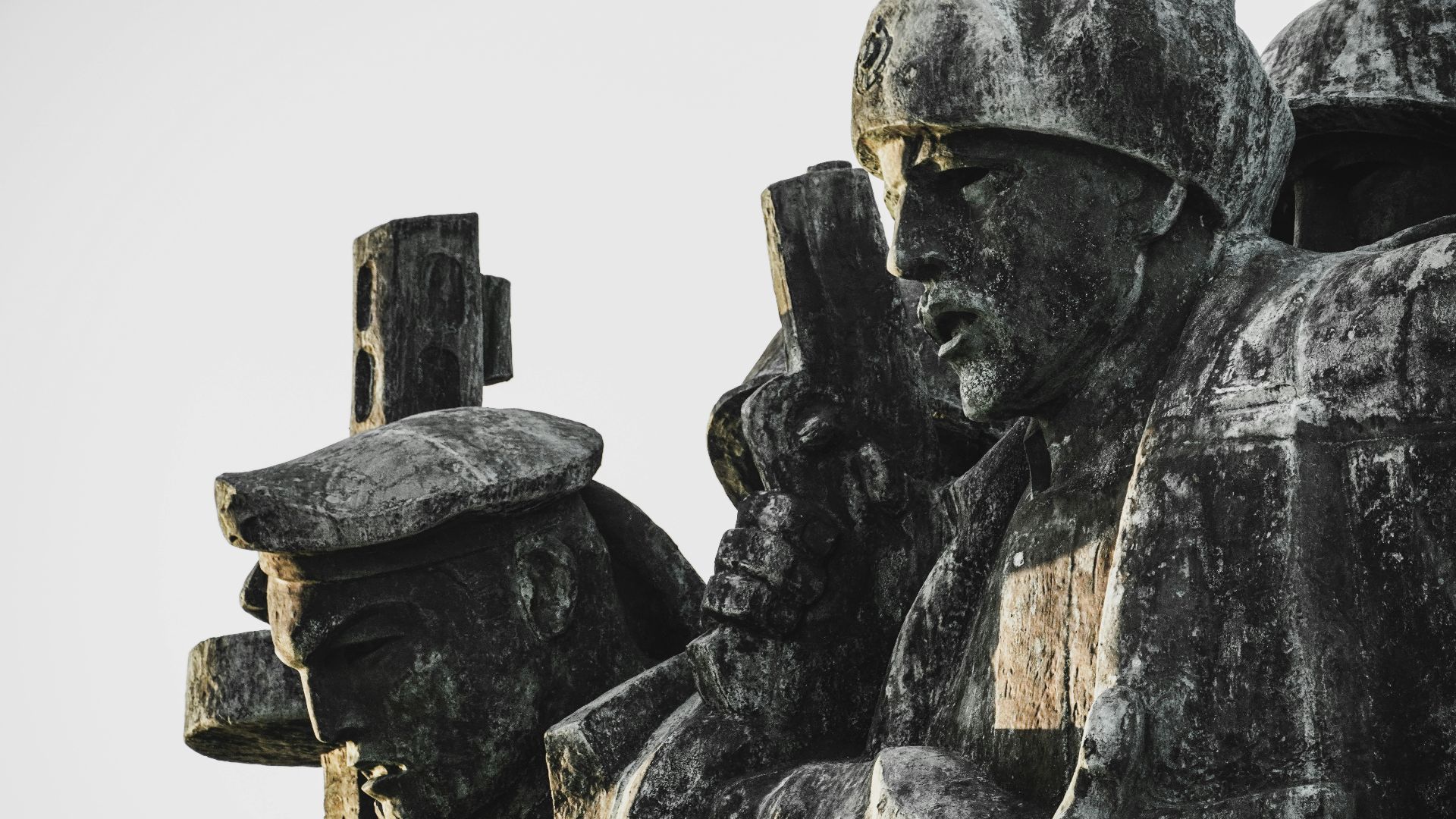 a large statue of soldiers holding a gun