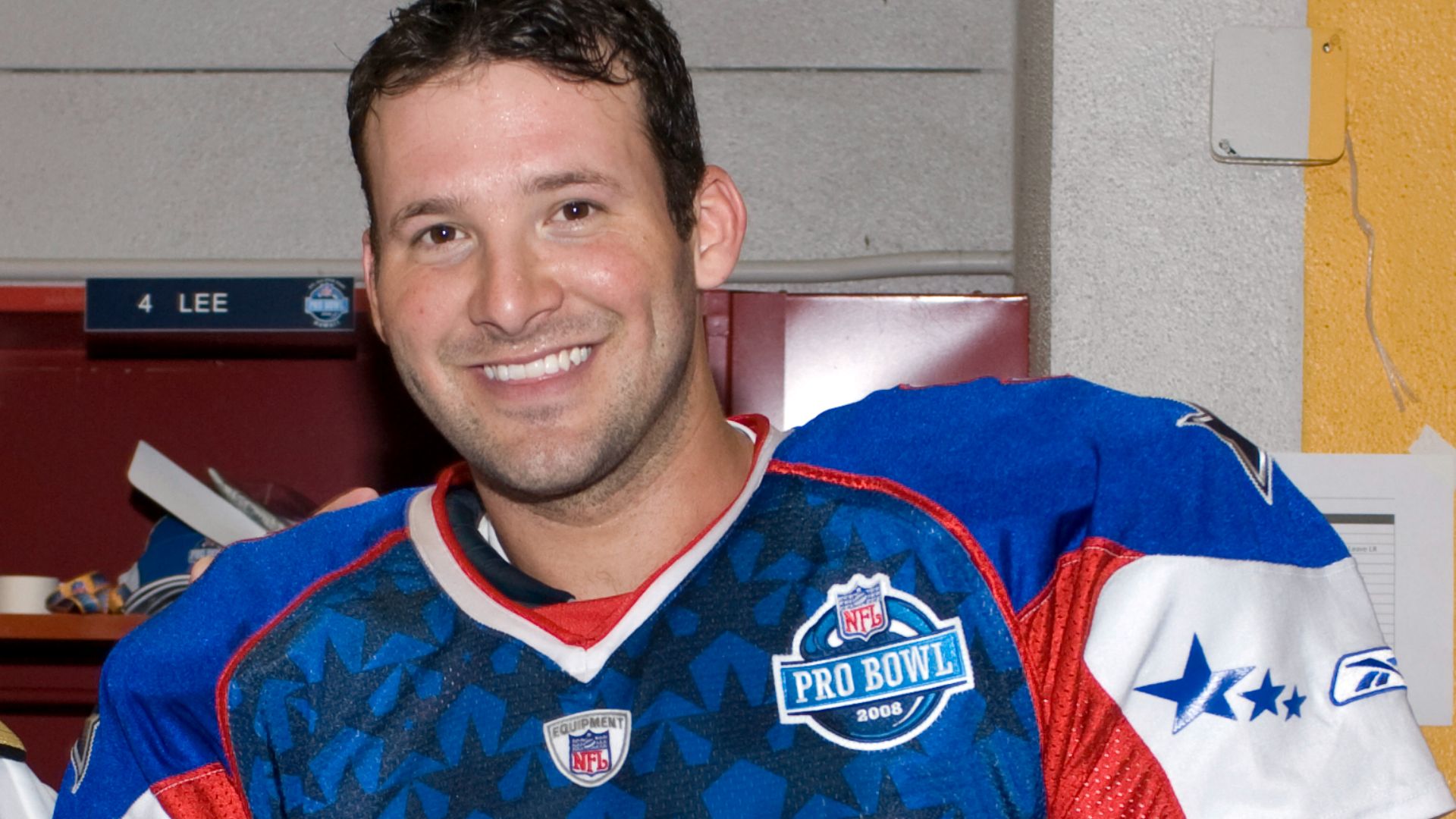 File:Tony Romo before 2008 Pro Bowl.JPEG