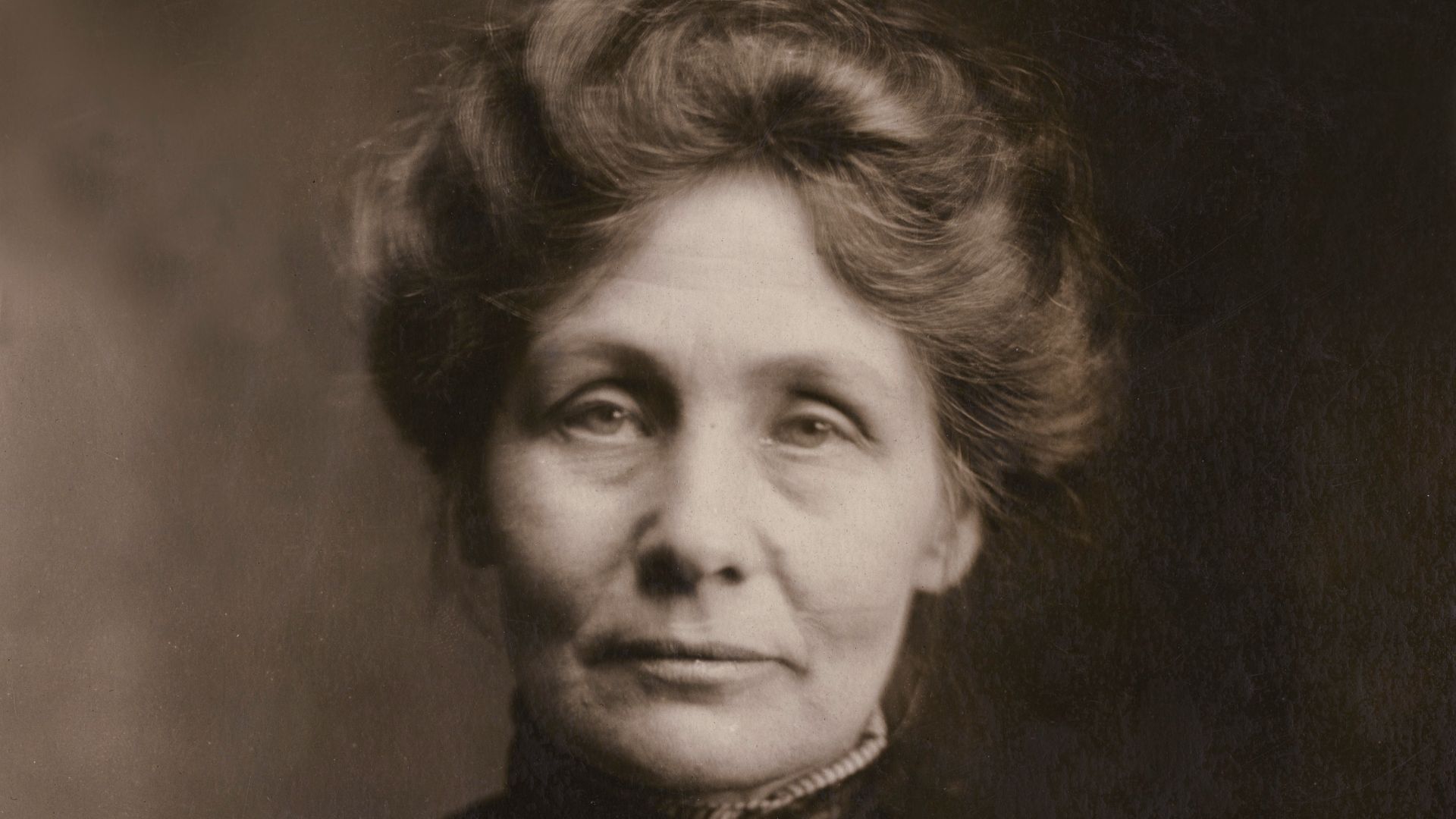 File:Emmeline Pankhurst, c.1910. (22913713376).jpg