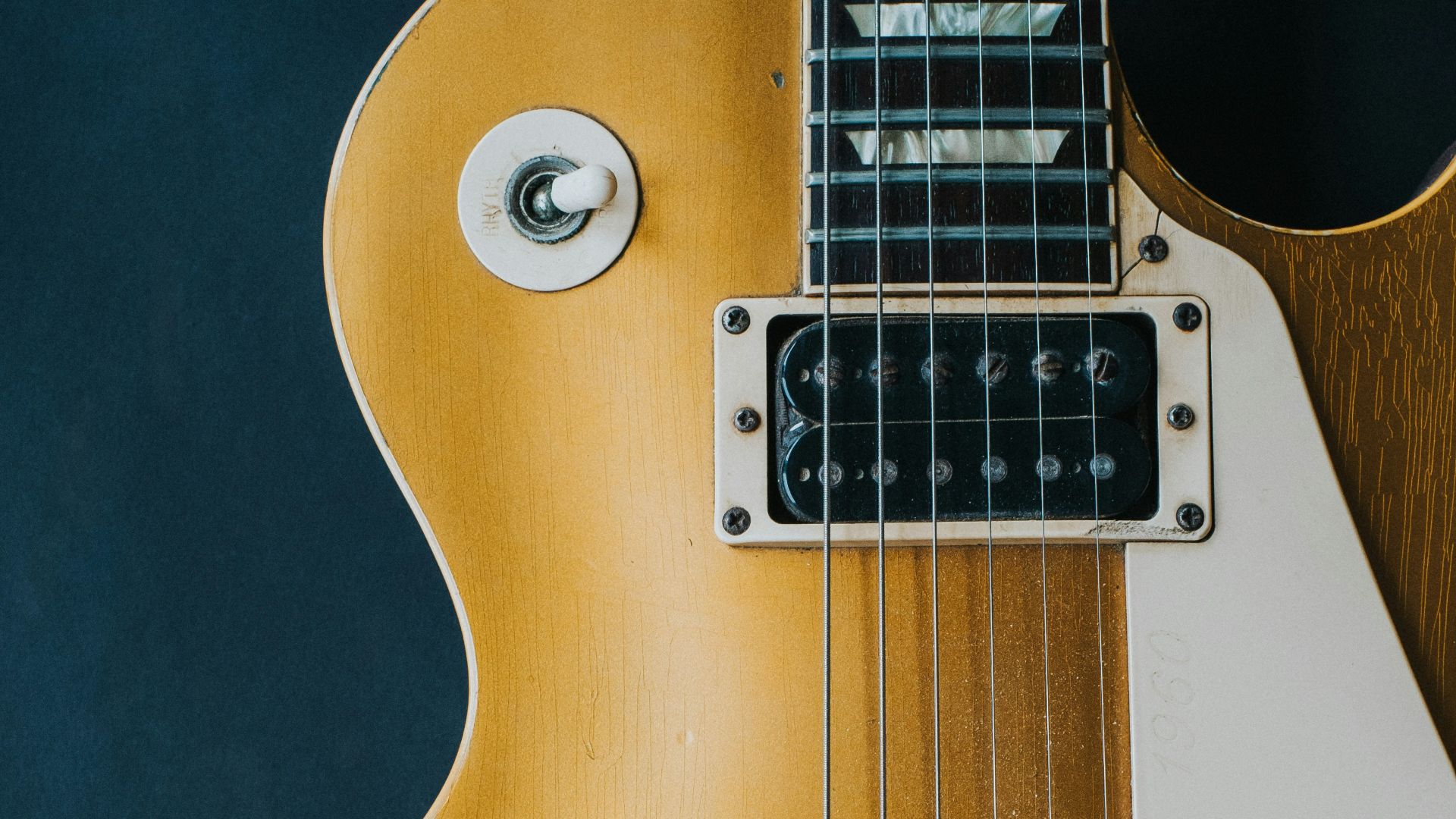 closeup photography of electric guitar
