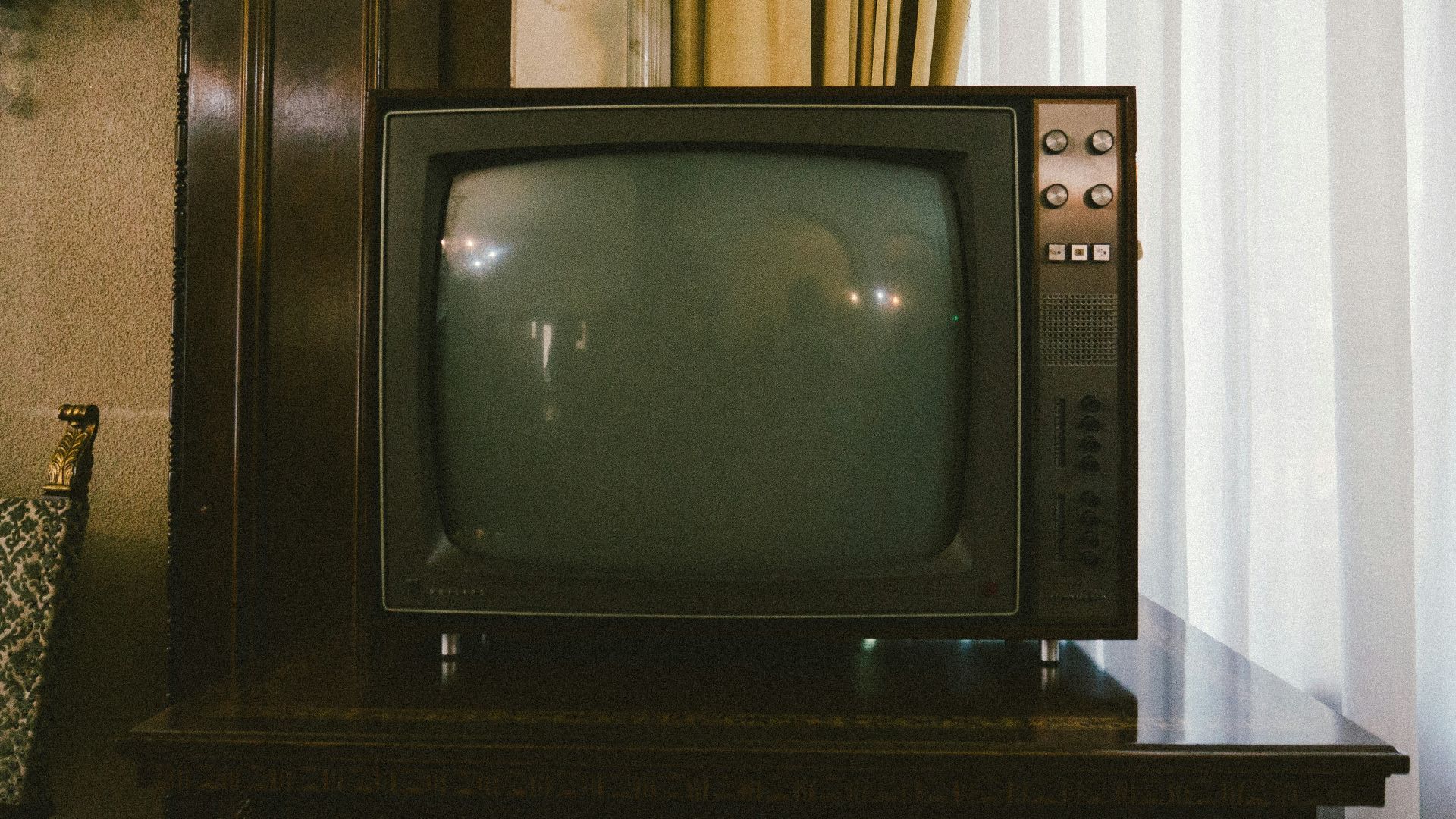 turned-off gray CRT TV on table