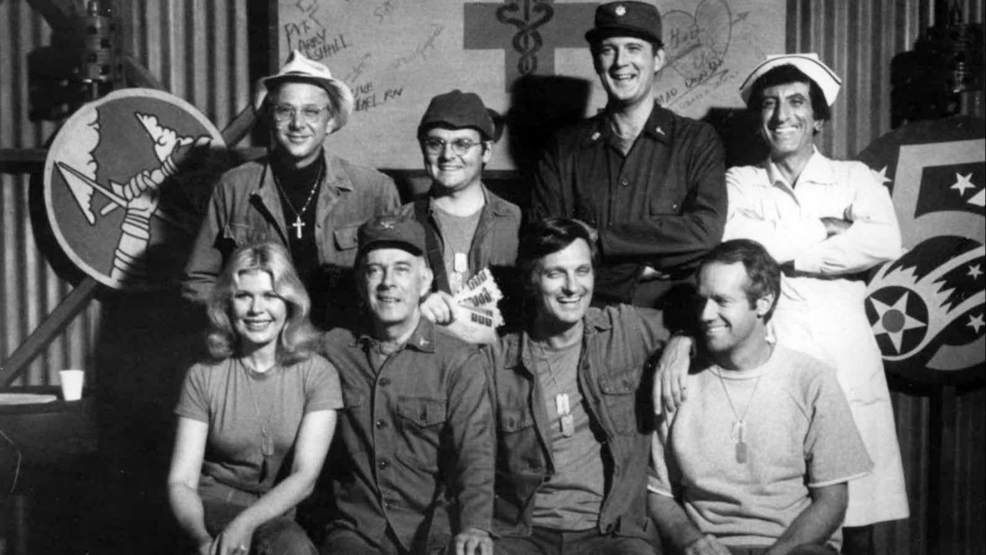 File:MASH Cast 1977.JPG