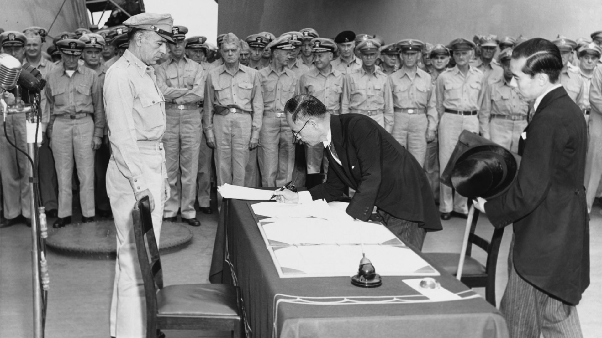 File:Mamoru Shigemitsu signs the Instrument of Surrender, officially ending the Second World War.jpg