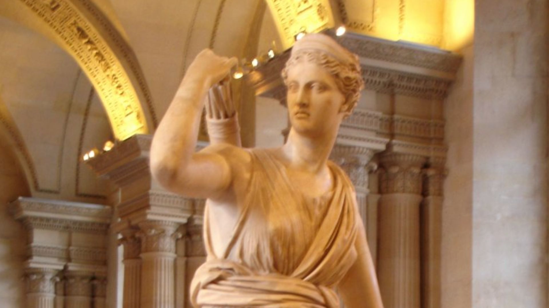 File:Diane de Versailles Leochares.jpg