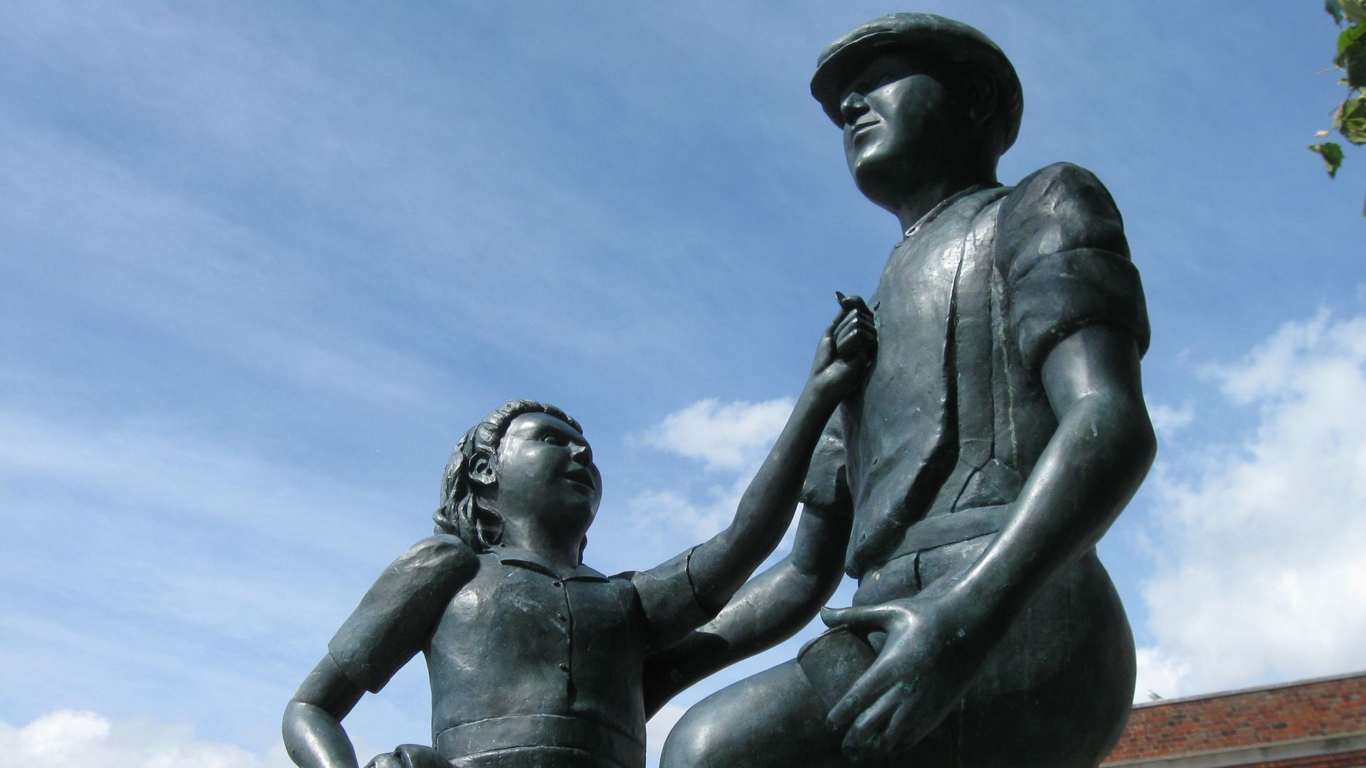 File:Portsmouth Mudlarks Memorial.jpg